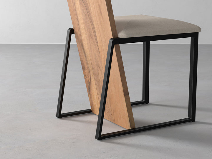 Dining chair made of solid acacia wood and carbon steel