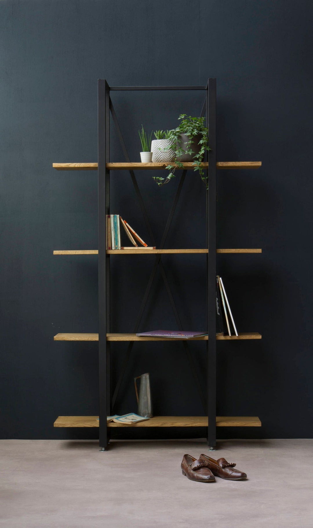 Bookshelf made of solid mango wood and carbon steel - INMARWAR